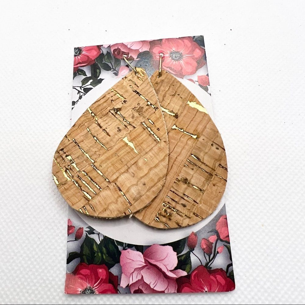 🍭4/$20 Amber Vaughn Teardrop Faux Leather Woodgrain Style Dangle Earrings